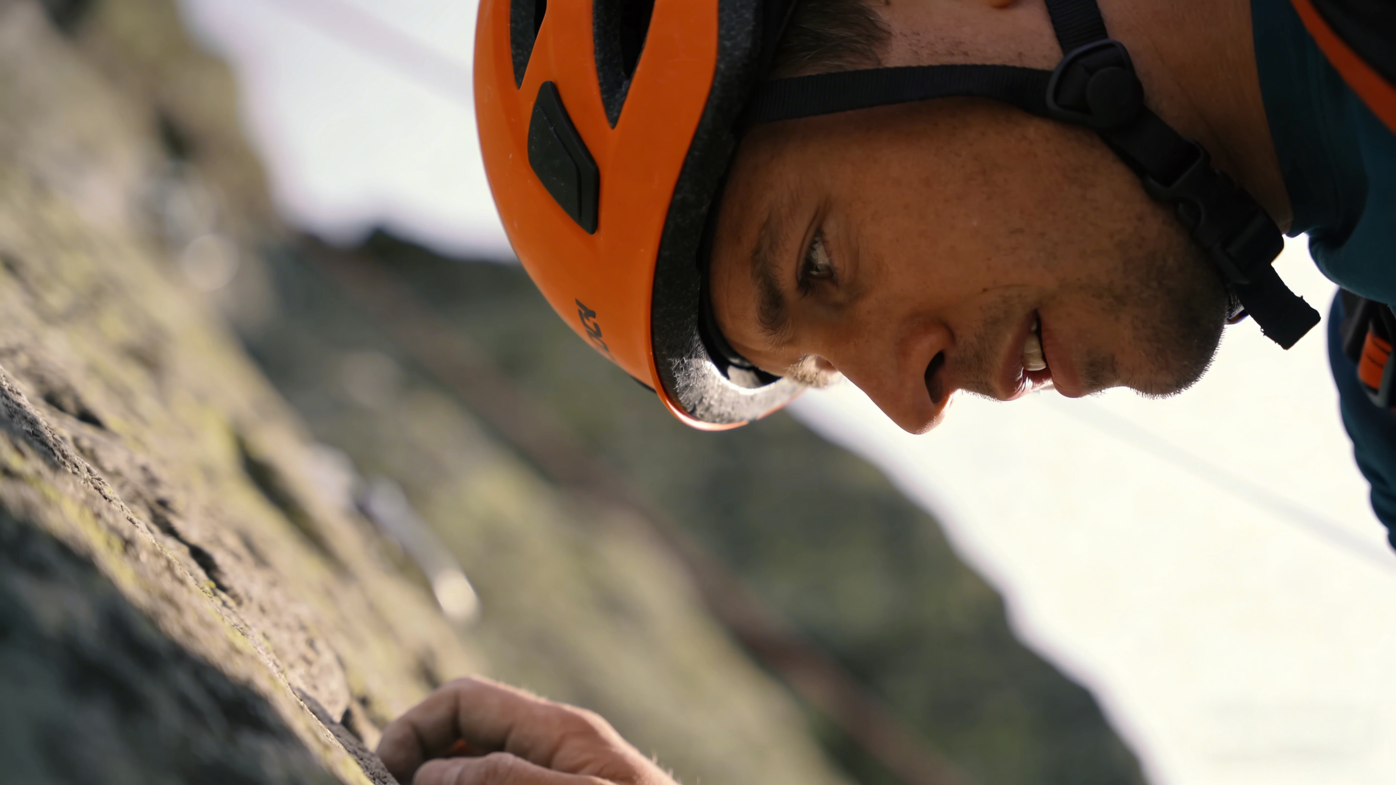 Mountaineering and rock climbing helmets 登山およびロッククライミング用ヘルメット